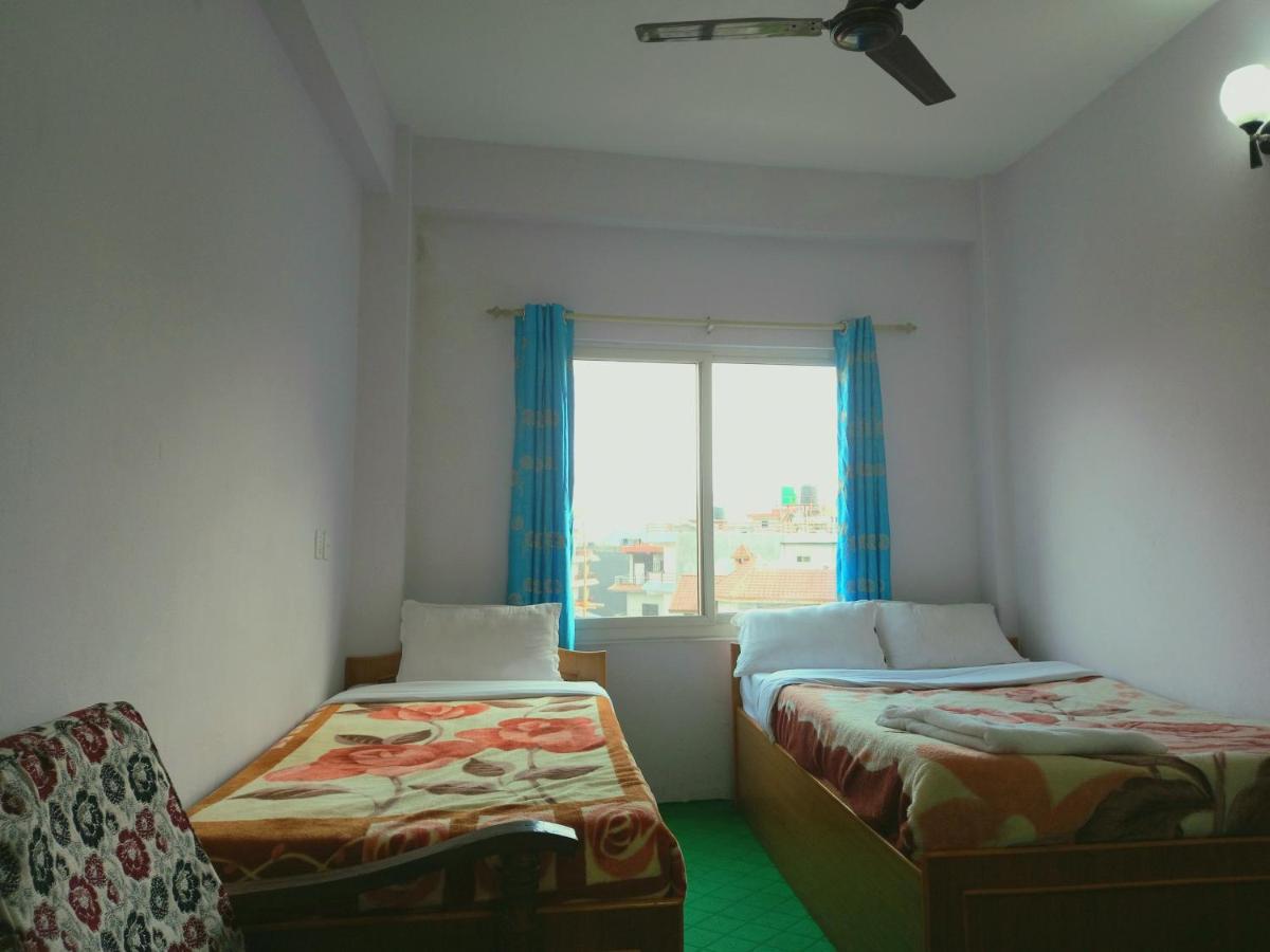 Hotel Aarjan And Restaurant 博卡拉 外观 照片
