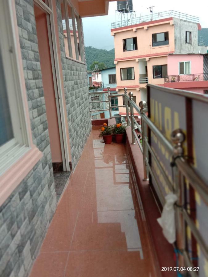 Hotel Aarjan And Restaurant 博卡拉 外观 照片
